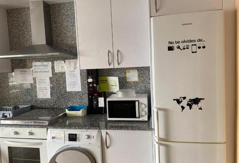 Кровать в Общей Комнате, Albergue Pensión Flavia