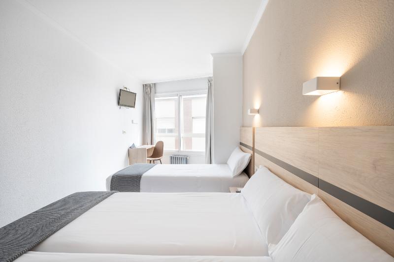 Номер Стандарт Трехместный, Alda Camiño Inglés