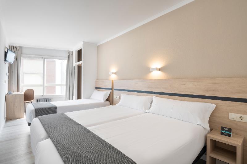 Номер Стандарт Трехместный, Alda Camiño Inglés