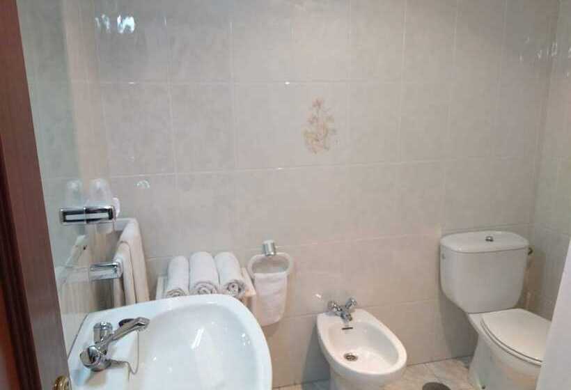 חדר סטנדרט לשלושה, Hostal Mourelos