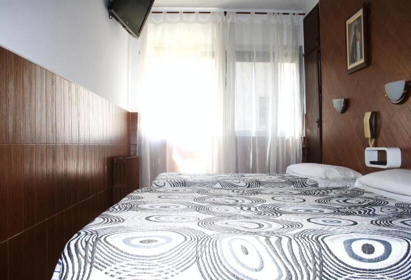 חדר סטנדרט לשלושה, Hostal Sanmar