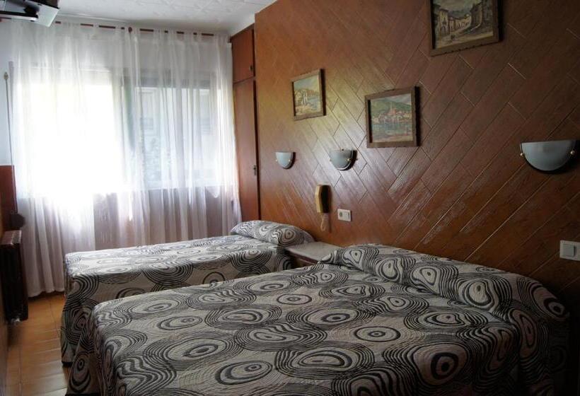 اتاق استاندارد سه نفره, Hostal Sanmar