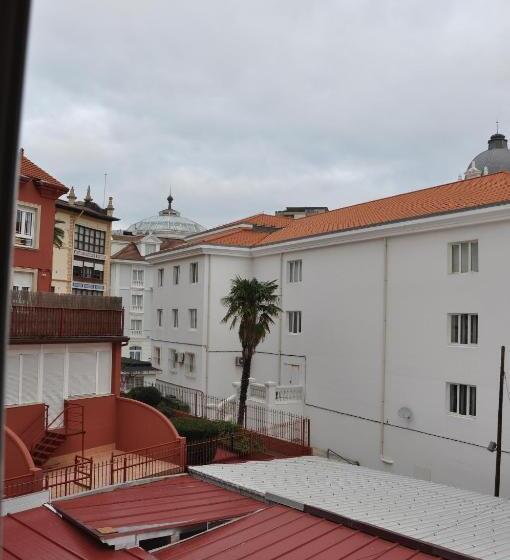 经济房, Hosteria Santander