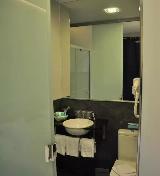 Standard Kolmen Hengen Huone, Hosteria Santander