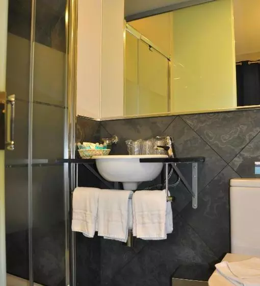 Standard Kolmen Hengen Huone, Hosteria Santander