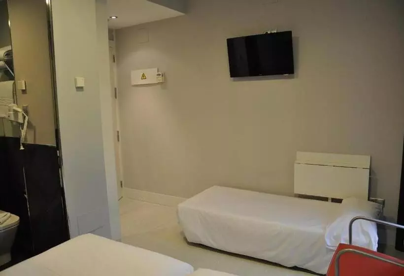 Standard Kolmen Hengen Huone, Hosteria Santander