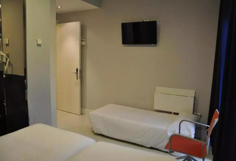 Standard Kolmen Hengen Huone, Hosteria Santander