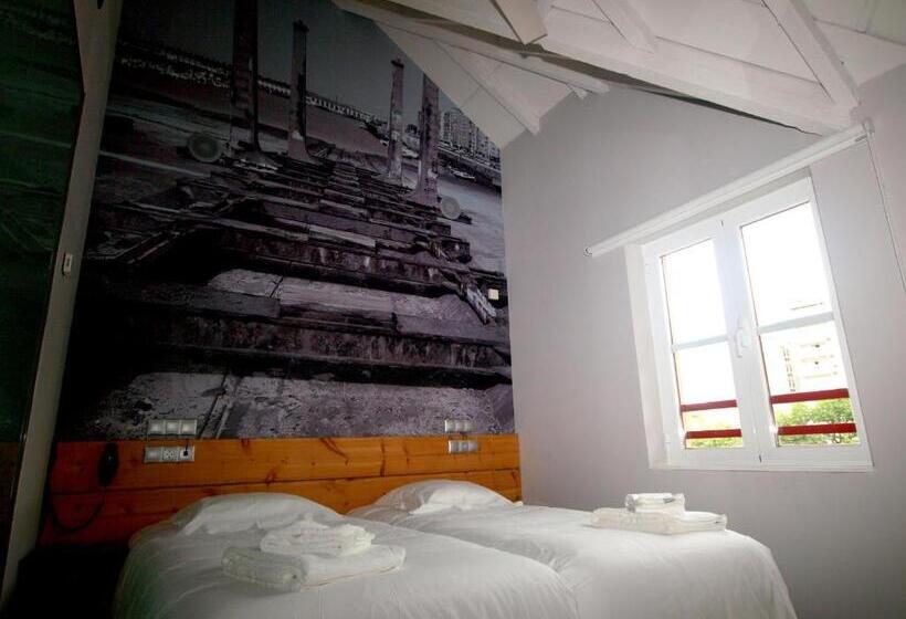 标准三人间, Hosteria Santander