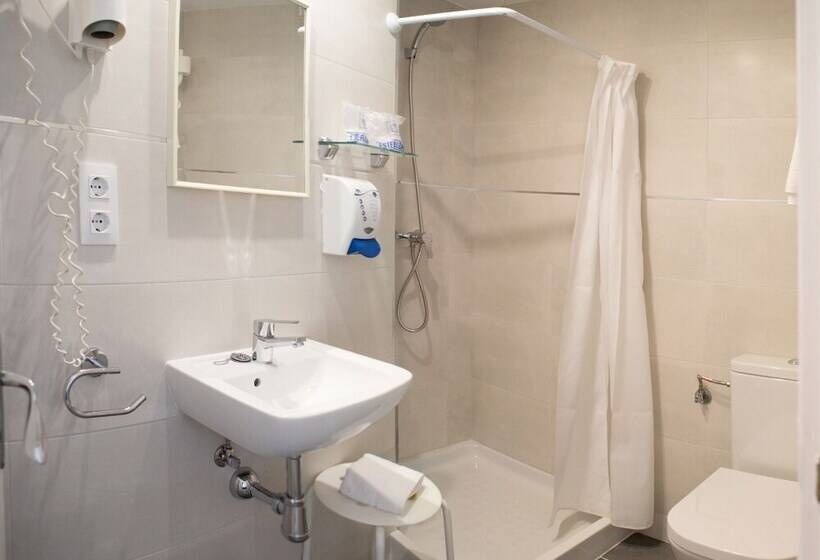 Standard Yhden Hengen Huone, L´hostalet