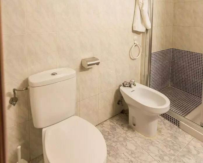 Cameră Triplă Standard, Parras