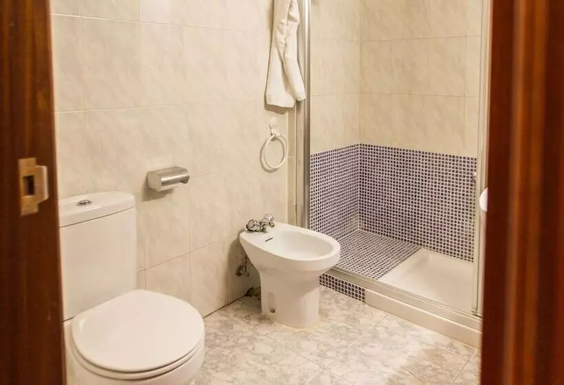 Cameră Cvadruplă Standard, Parras