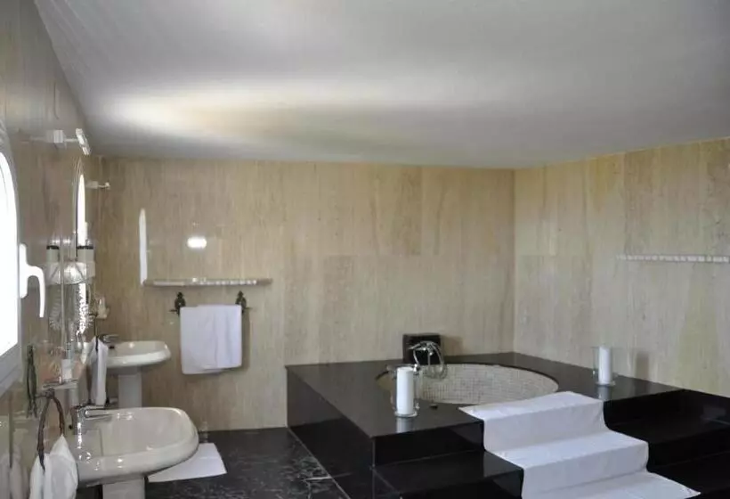 اتاق سوپریور با چشم‌انداز دریا, Boutique Hotel Mamabels