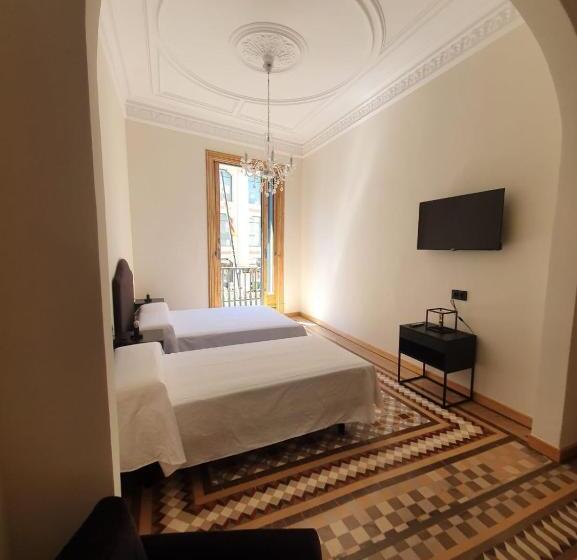 اتاق سوپریور با بالکن, Hostal Lausanne