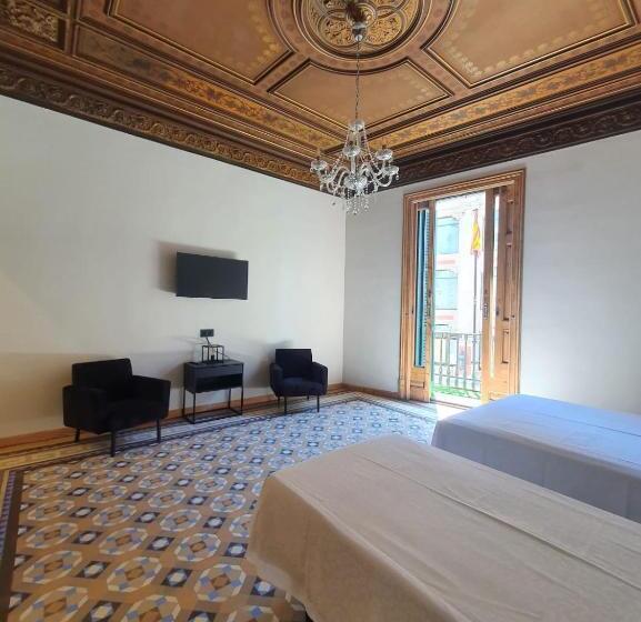 اتاق سوپریور با بالکن, Hostal Lausanne