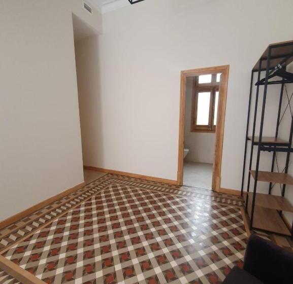 اتاق سوپریور با بالکن, Hostal Lausanne