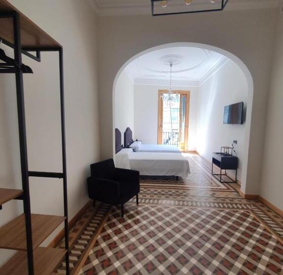 اتاق سوپریور با بالکن, Hostal Lausanne