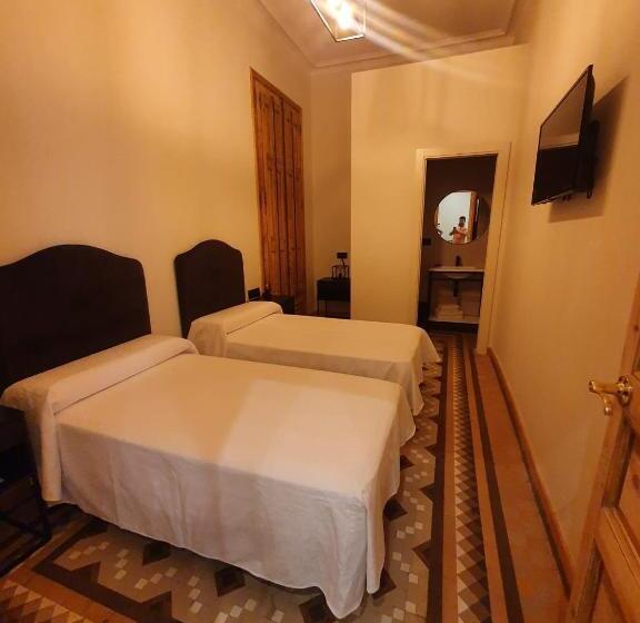 اتاق سوپریور, Hostal Lausanne