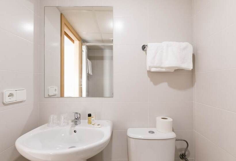 Номер Стандарт Трехместный, Hostal Roca
