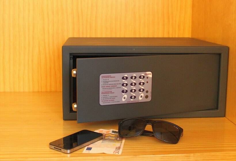 חדר סטנדרט לשלושה, Hostal Roca