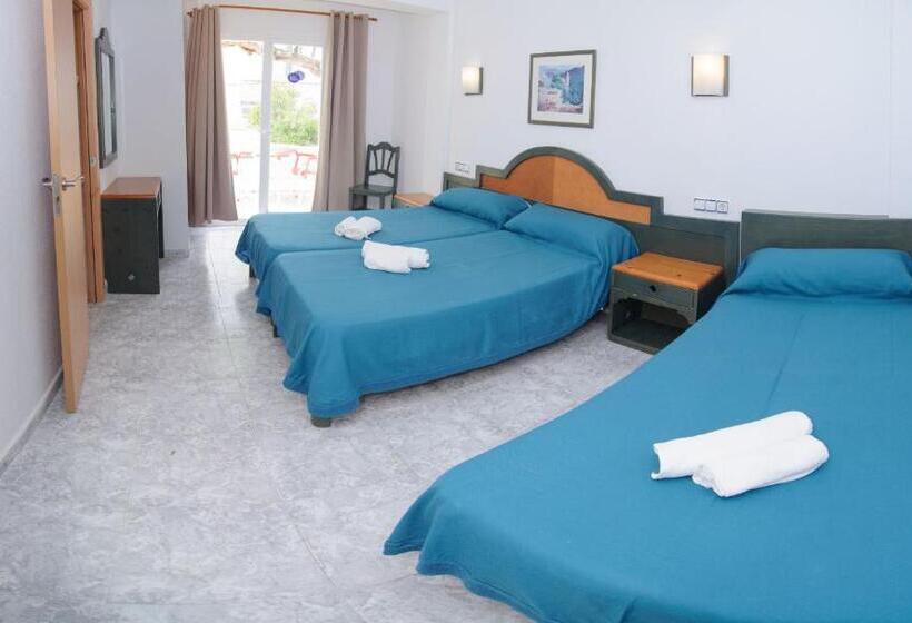 Номер Стандарт Трехместный, Hostal Rosalia