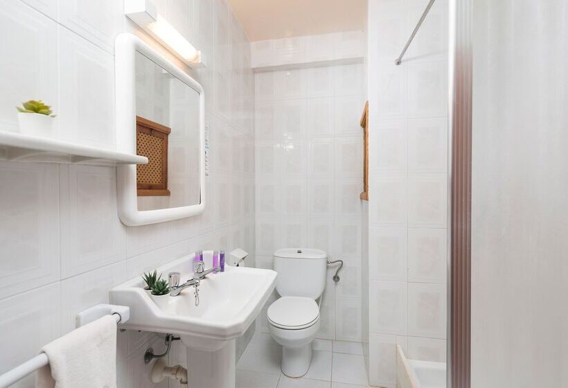 اتاق استاندارد با چشمانداز استخر, Santanyi Port