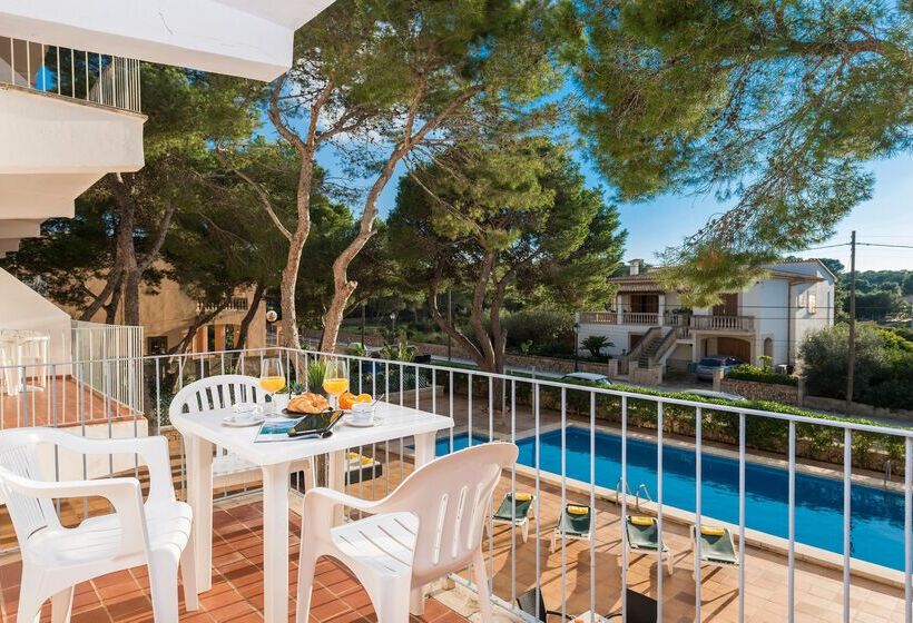 اتاق استاندارد با چشمانداز استخر, Santanyi Port