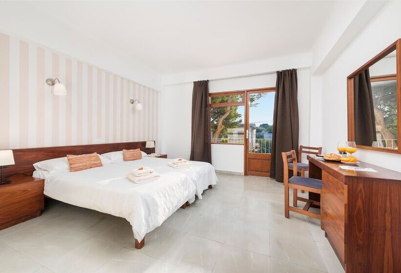 اتاق استاندارد با چشمانداز استخر, Santanyi Port