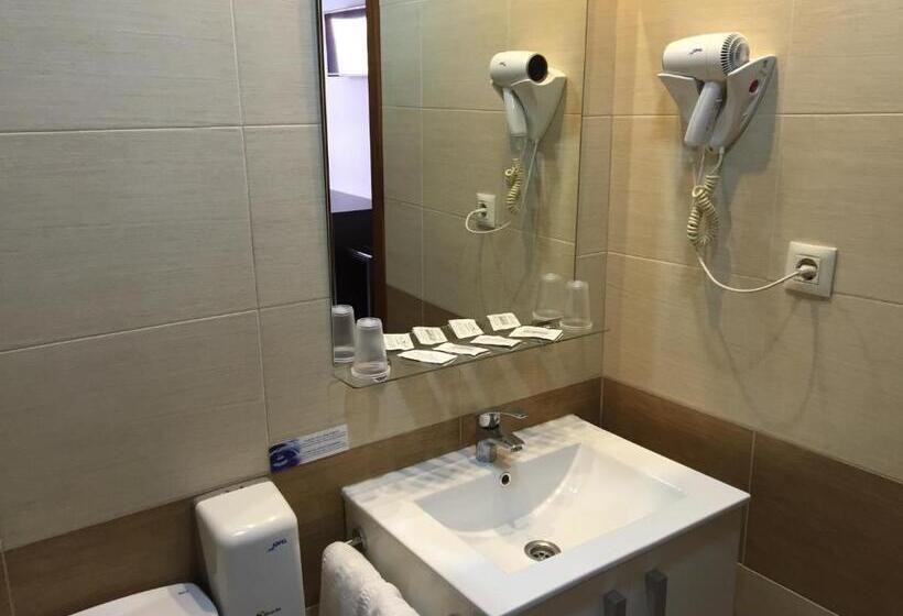 带大床的标准间, Castillo