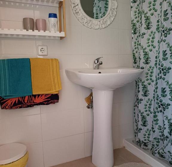 غرفة قياسية مطلّة علي البحر, Hostal Bélgica