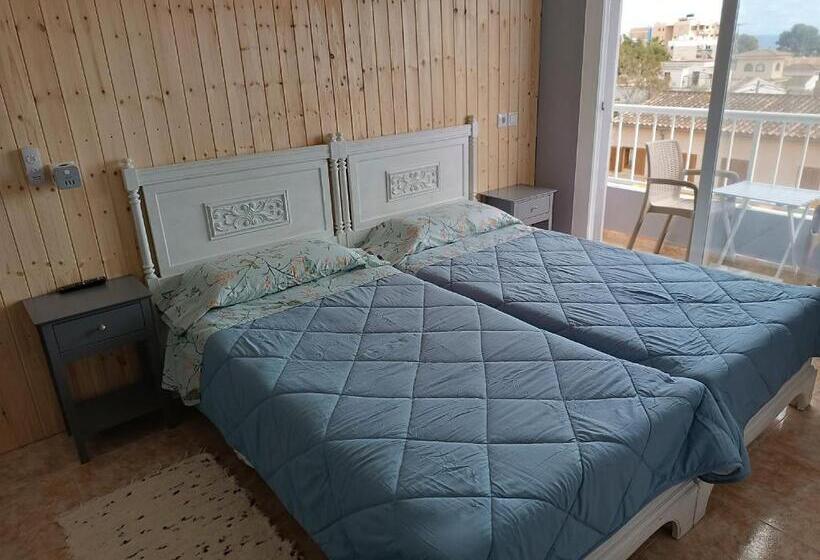 غرفة قياسية مطلّة علي البحر, Hostal Bélgica