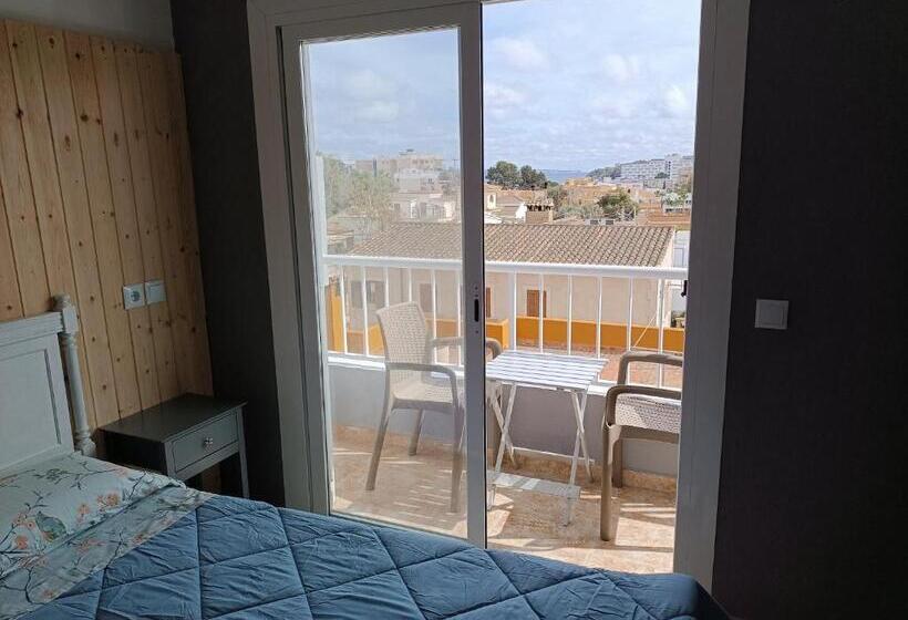 غرفة قياسية مطلّة علي البحر, Hostal Bélgica