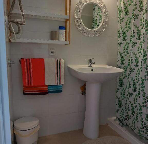 غرفة قياسية مطلّة علي البحر, Hostal Bélgica