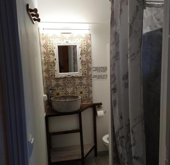 غرفة قياسية إطلالة جانبية علي البحر, Hostal Bélgica