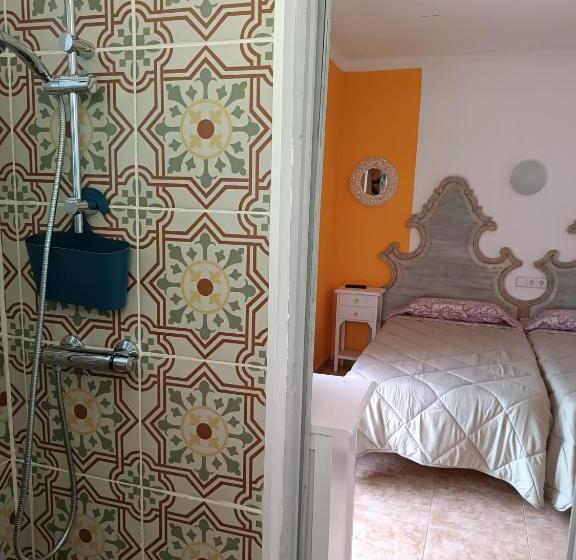 غرفة قياسية إطلالة جانبية علي البحر, Hostal Bélgica