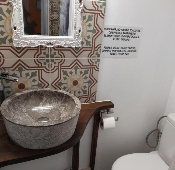 غرفة قياسية إطلالة جانبية علي البحر, Hostal Bélgica