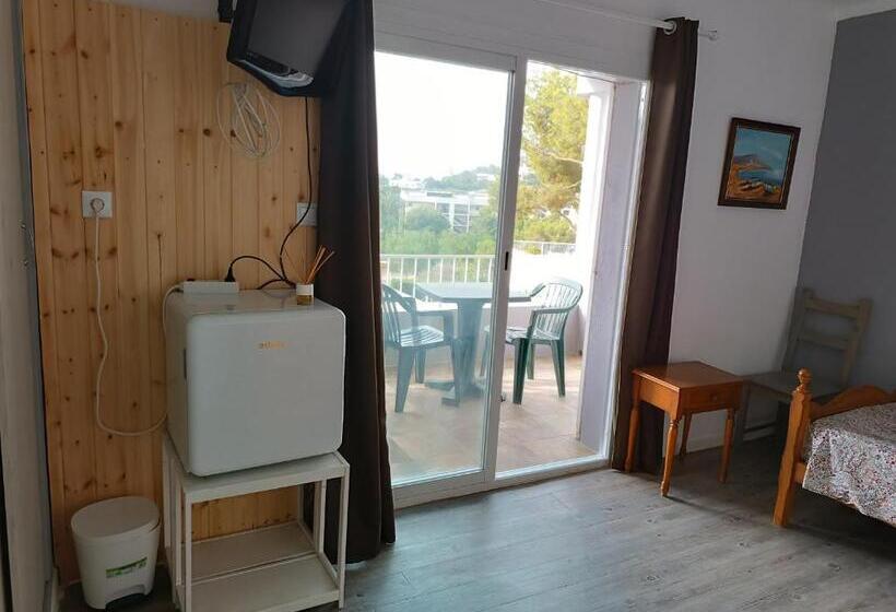 غرفة قياسية مزوَّدة بشُرفة, Hostal Bélgica