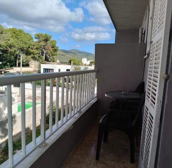 غرفة قياسية مزوَّدة بتراس, Hostal Bélgica