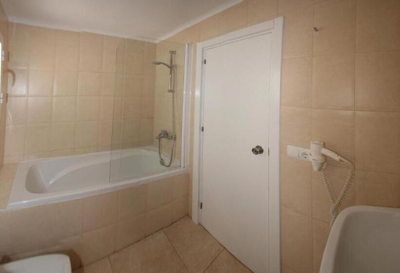 스탠다드 트리플 룸, Hostal Costa Blanca