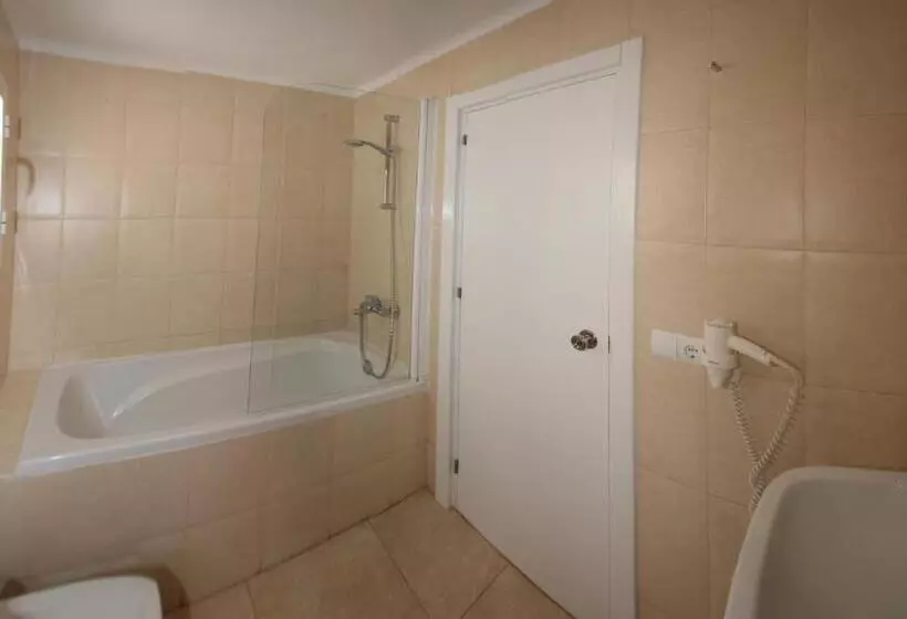 اتاق استاندارد سه نفره, Hostal Costa Blanca