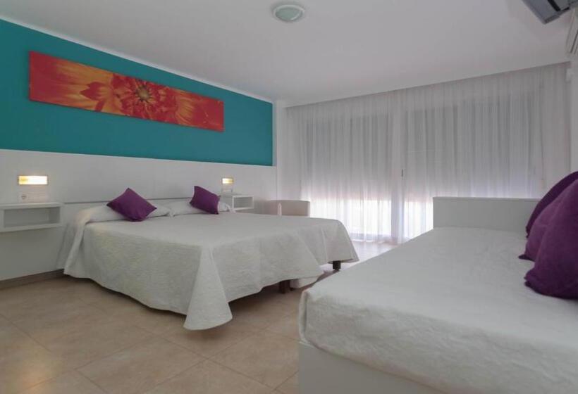 스탠다드 트리플 룸, Hostal Costa Blanca