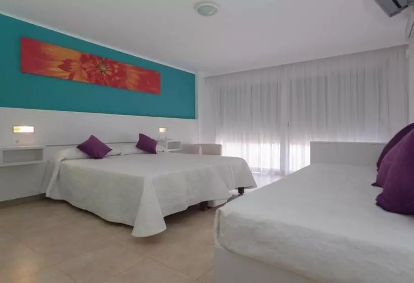اتاق استاندارد سه نفره, Hostal Costa Blanca