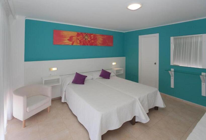 스탠다드 트리플 룸, Hostal Costa Blanca