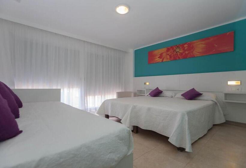 스탠다드 트리플 룸, Hostal Costa Blanca