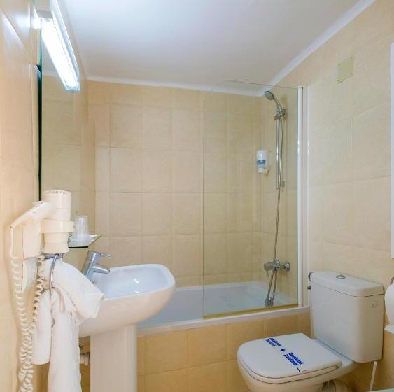 스탠다드 트리플 룸, Hostal Costa Blanca