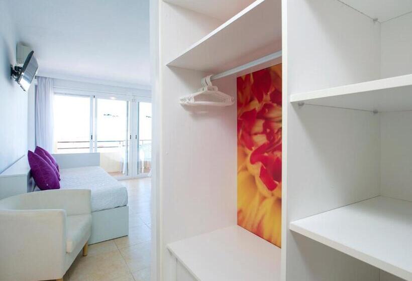 스탠다드 트리플 룸, Hostal Costa Blanca