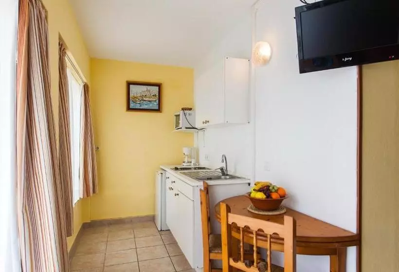 سوییت, Hostal Doris Adults Only