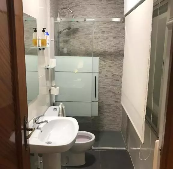Camera Standard, Hostal Imperio