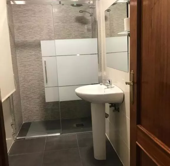 Camera Standard, Hostal Imperio