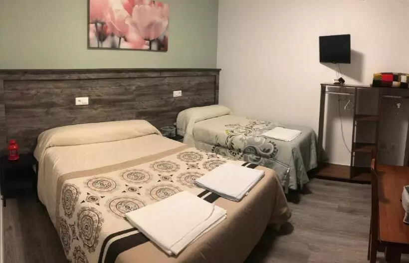 Camera Tripla Standard, Hostal Imperio