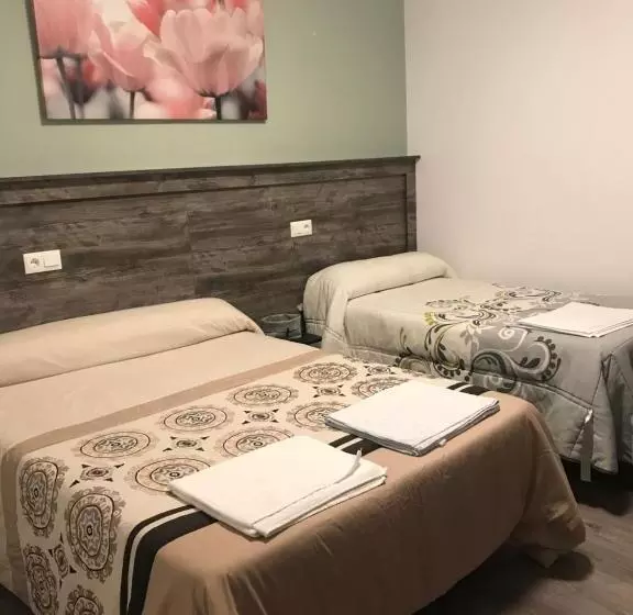 Camera Tripla Standard, Hostal Imperio